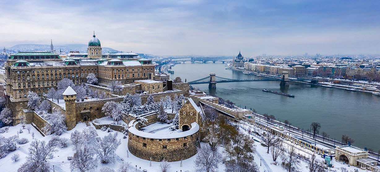 Castelo de Budapeste no Inverno com neve