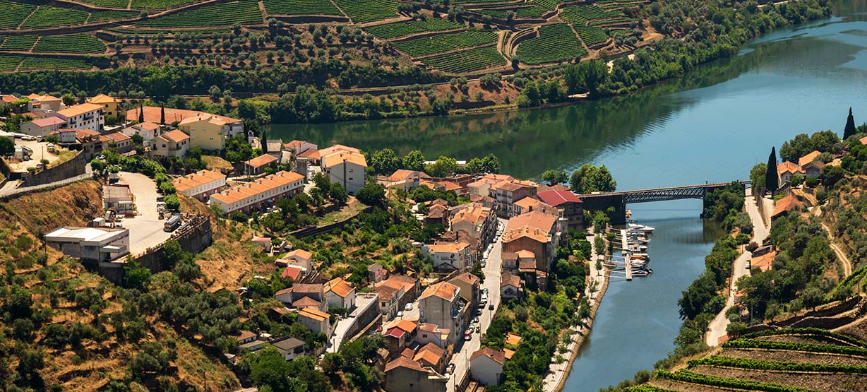 Vista aérea sobre o rio Douro