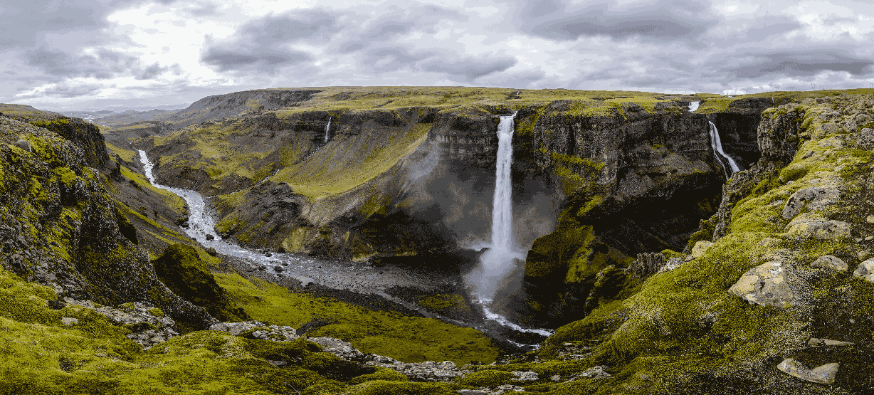 Cascata Háifoss, localizada perto do vulcão Hekla