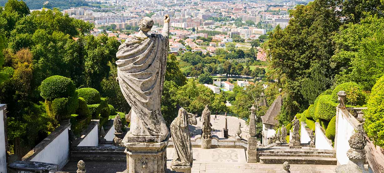 estátuas no Bom Jesus de Braga
